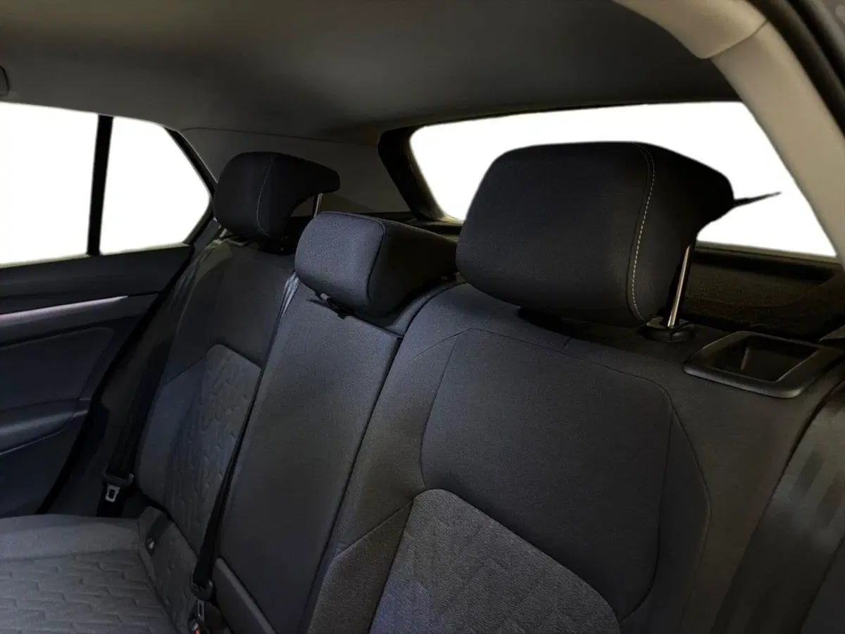 Volkswagen Golf nuova a Prato (12)