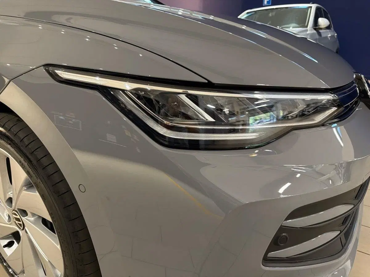 Volkswagen Golf nuova a Prato (7)