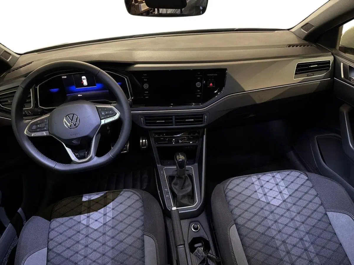 Volkswagen Polo nuova a Prato (11)
