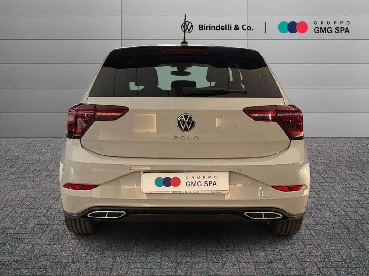 Volkswagen Polo nuova a Prato (4)