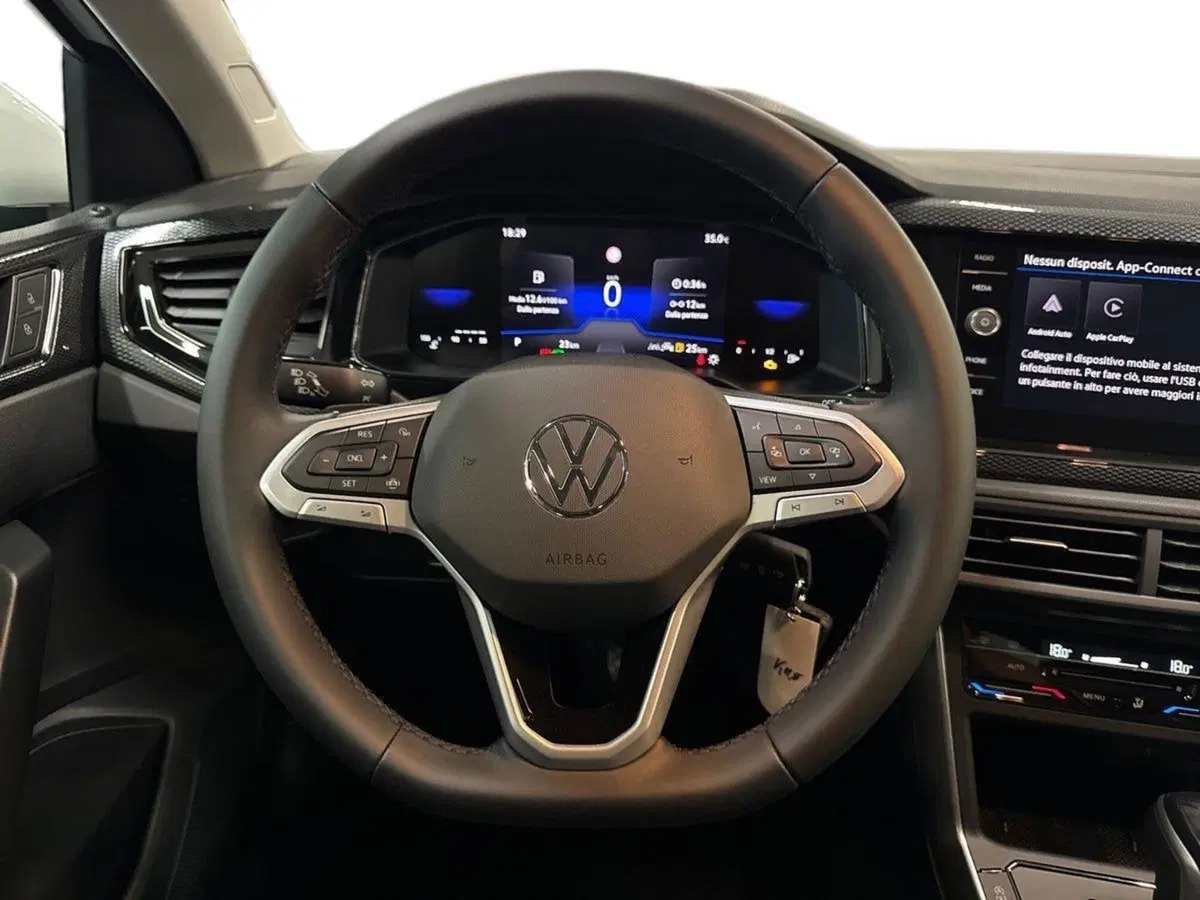 Volkswagen Polo nuova a Prato (10)
