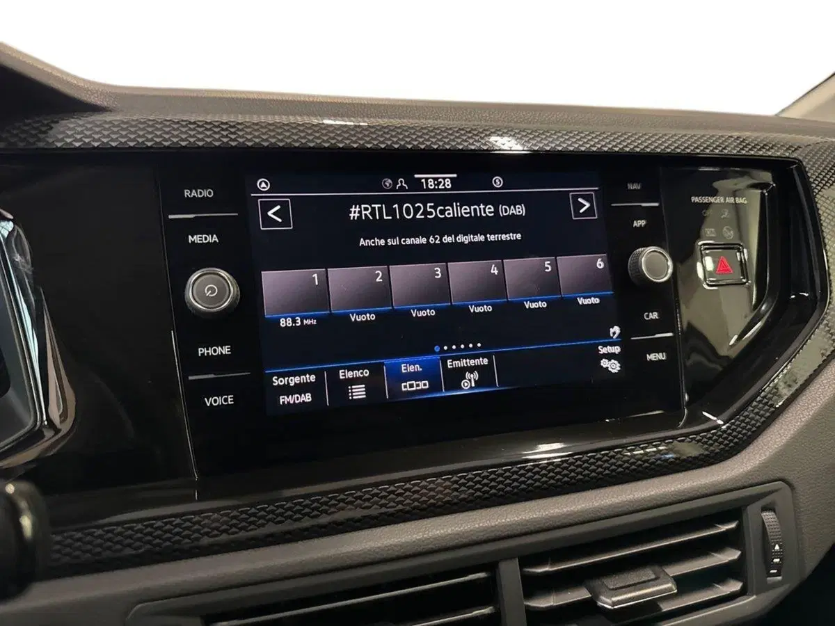 Volkswagen Polo nuova a Prato (14)