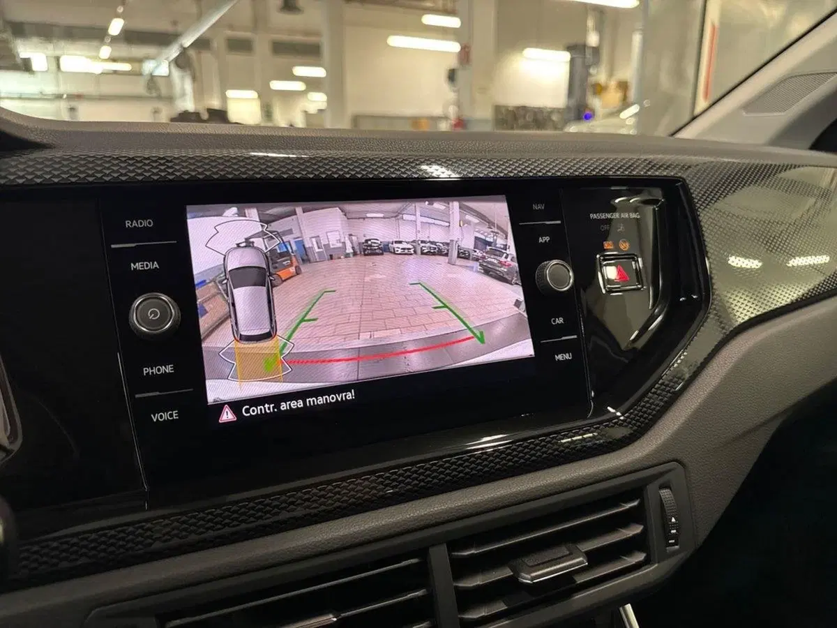 Volkswagen Polo nuova a Prato (17)