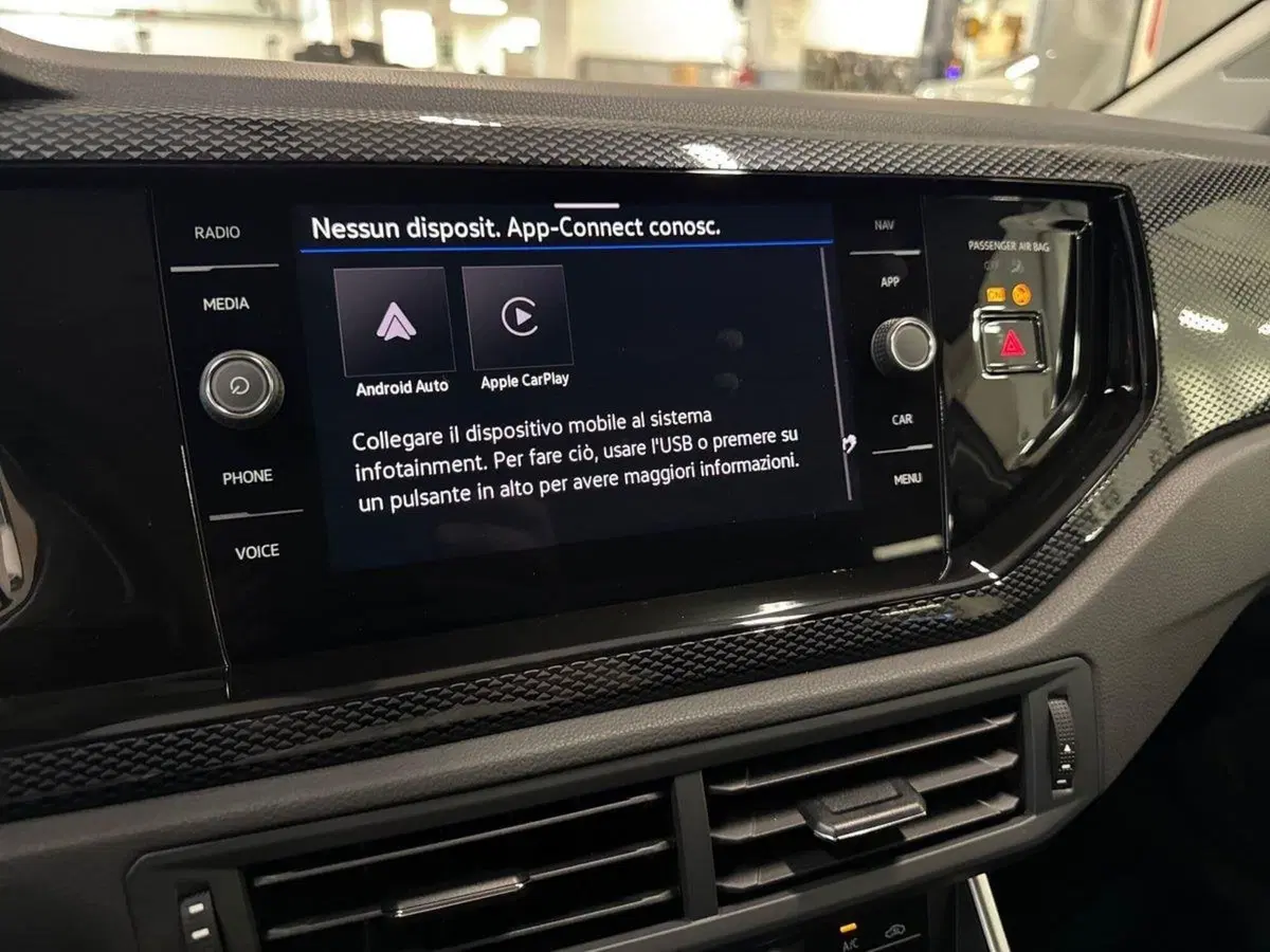 Volkswagen Polo nuova a Prato (18)