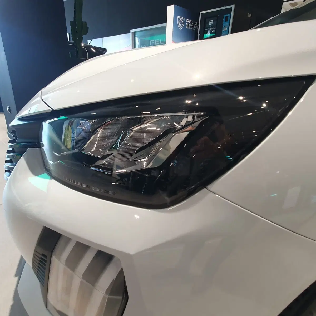 Peugeot 208 nuova a Frosinone (11)