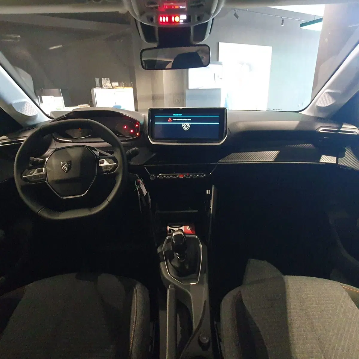 Peugeot 208 nuova a Frosinone (12)