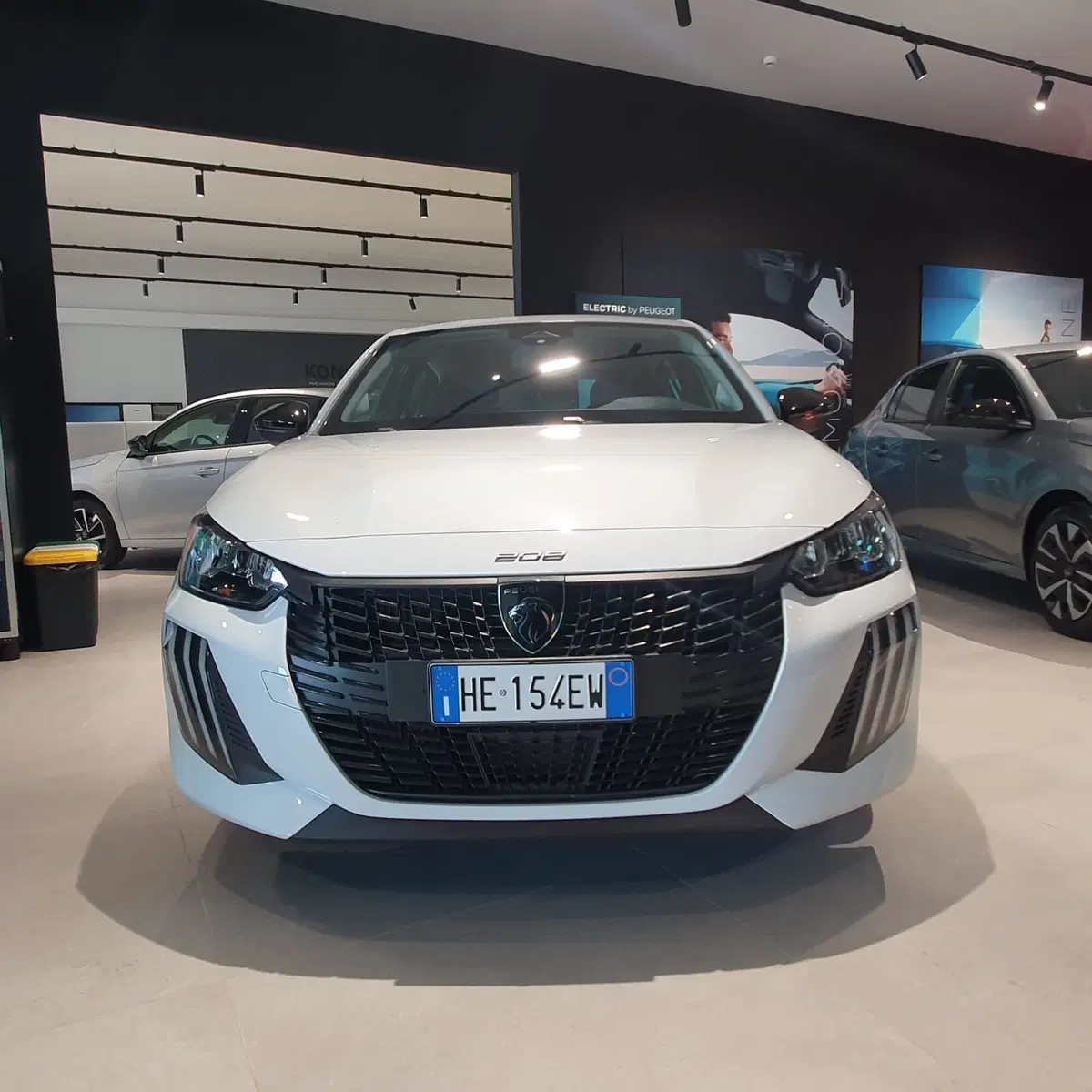 Peugeot 208 nuova a Frosinone (2)