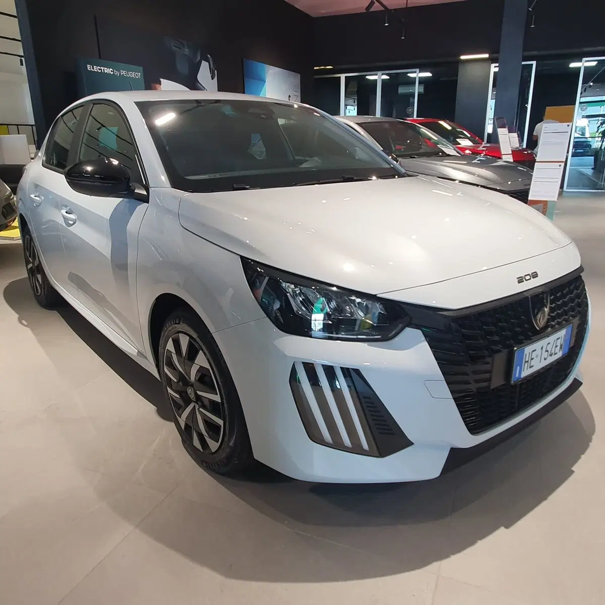 Peugeot 208 nuova a Frosinone (3)