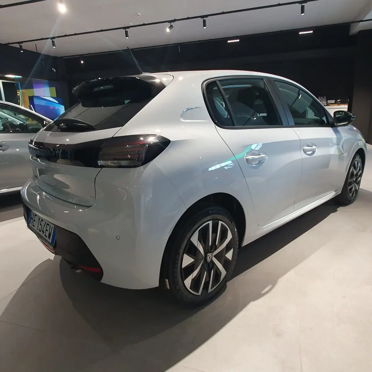 Peugeot 208 nuova a Frosinone (4)
