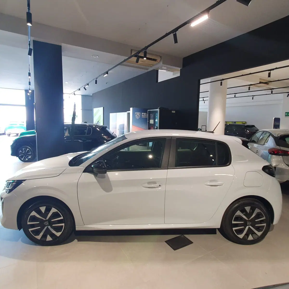 Peugeot 208 nuova a Frosinone (7)