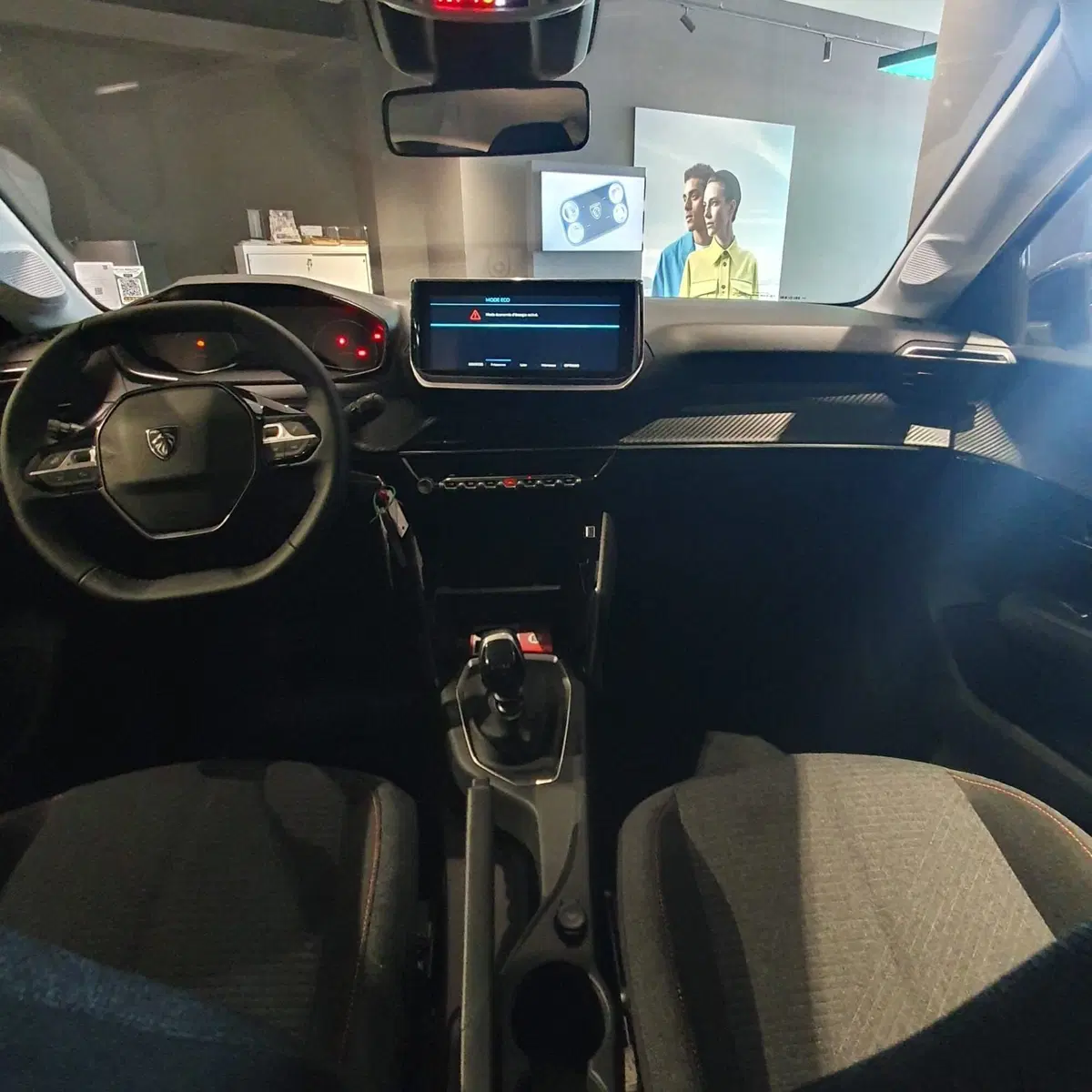 Peugeot 208 nuova a Frosinone (9)