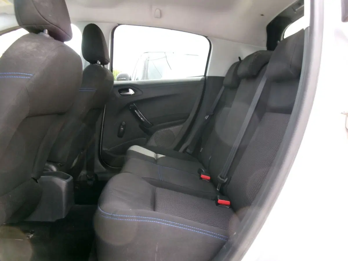 Peugeot 208 usata a Venezia (13)