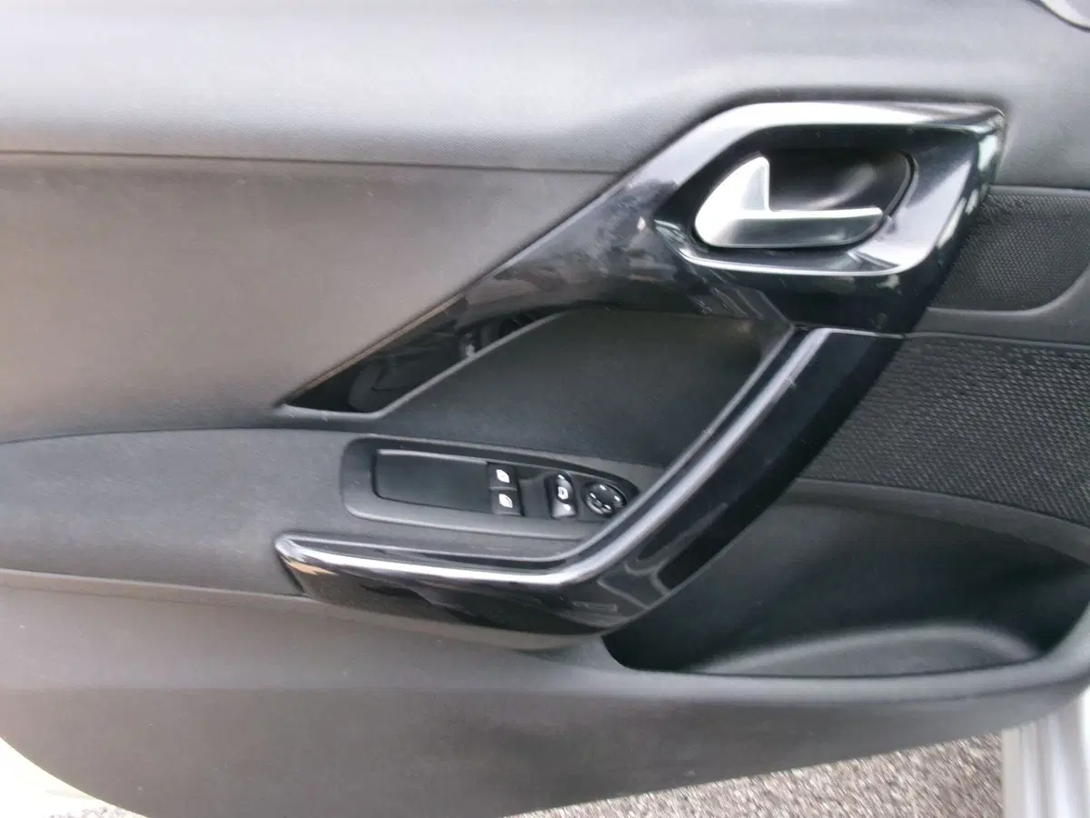 Peugeot 208 usata a Venezia (18)