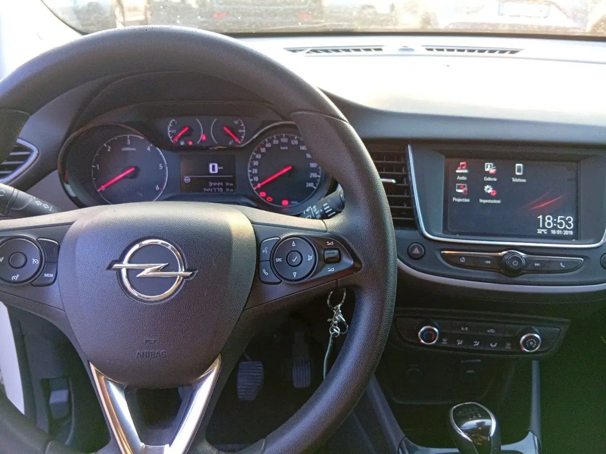Opel Crossland X usata a Catania (11)