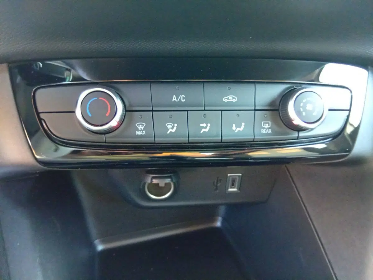 Opel Corsa nuova a Catania (15)