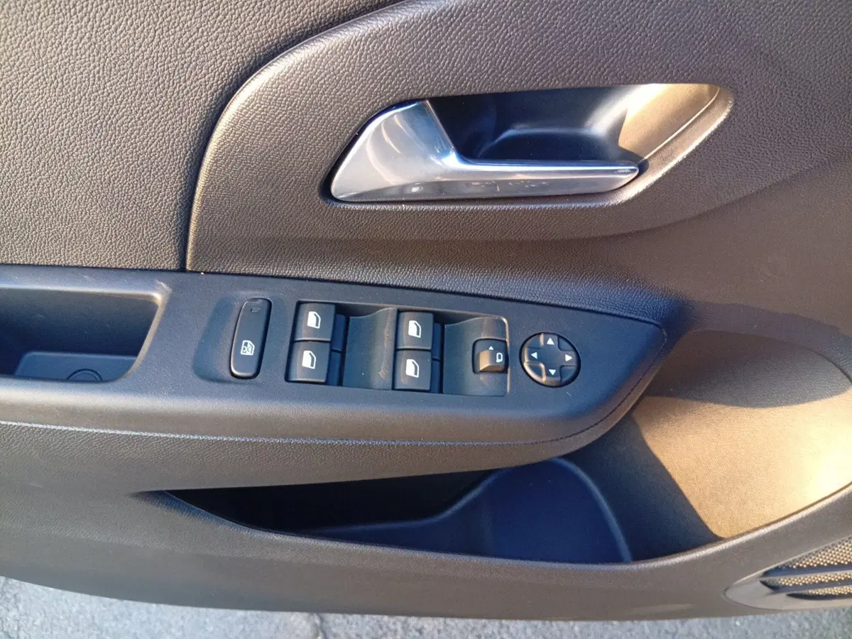 Opel Corsa nuova a Catania (17)
