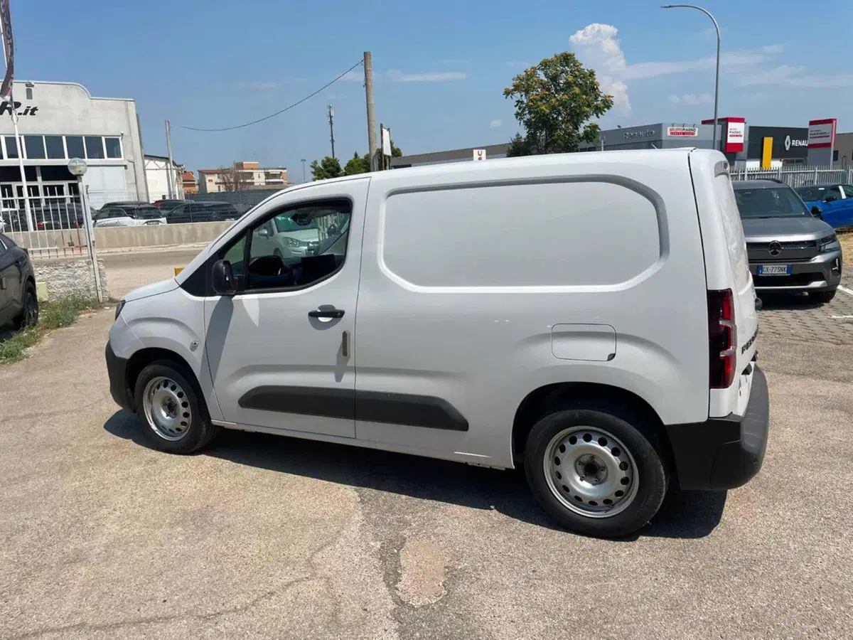 Peugeot Partner Furgone nuova a Foggia (19)