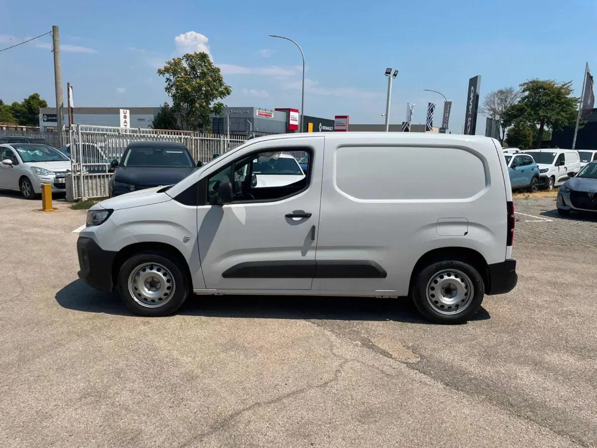 Peugeot Partner Furgone nuova a Foggia (20)
