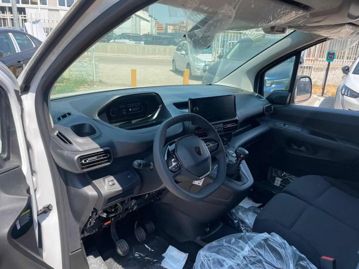 Peugeot Partner Furgone nuova a Foggia (9)