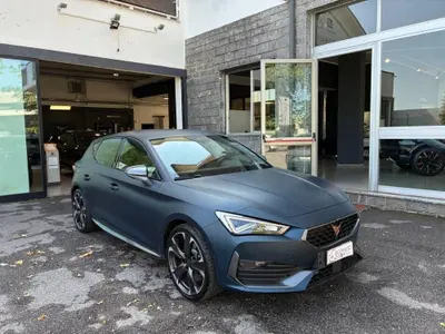 Cupra Leon Leon 1.4 e-HYBRID 245 CV DSG VZ Carbon del 2023 usata a Barlassina