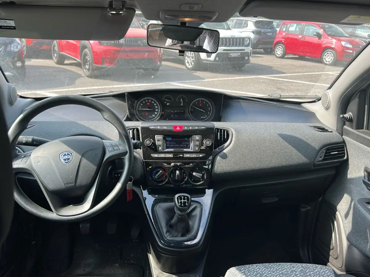 Lancia Ypsilon usata a Bergamo (11)