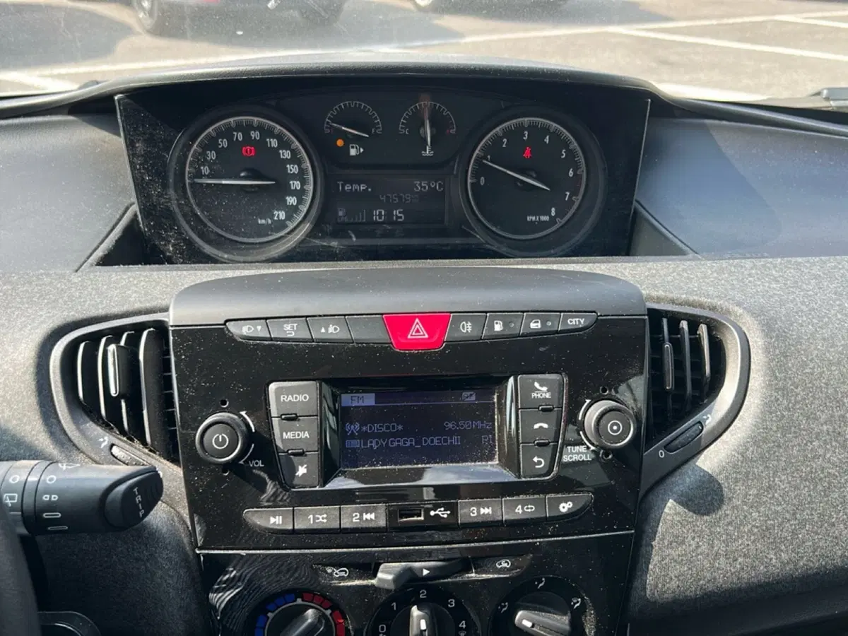 Lancia Ypsilon usata a Bergamo (13)