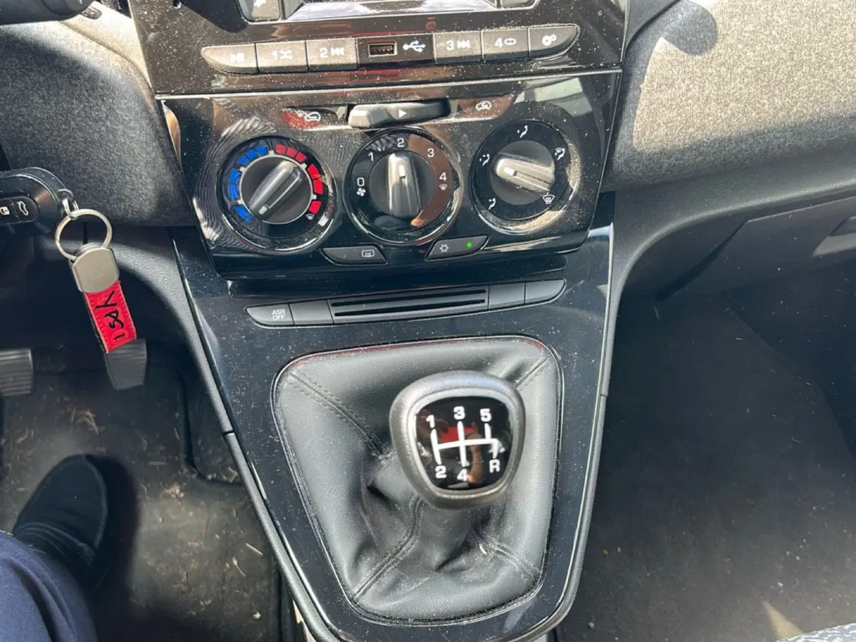 Lancia Ypsilon usata a Bergamo (14)