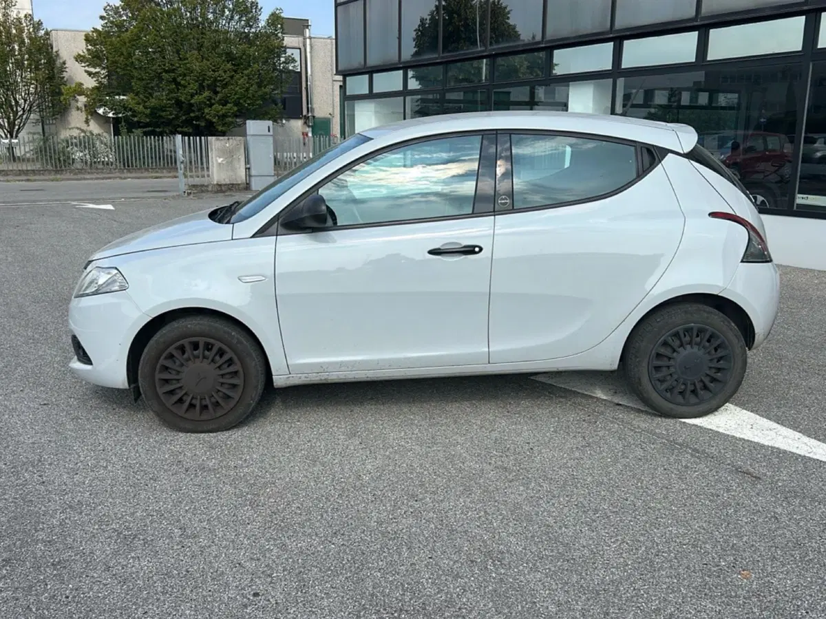Lancia Ypsilon usata a Bergamo (2)