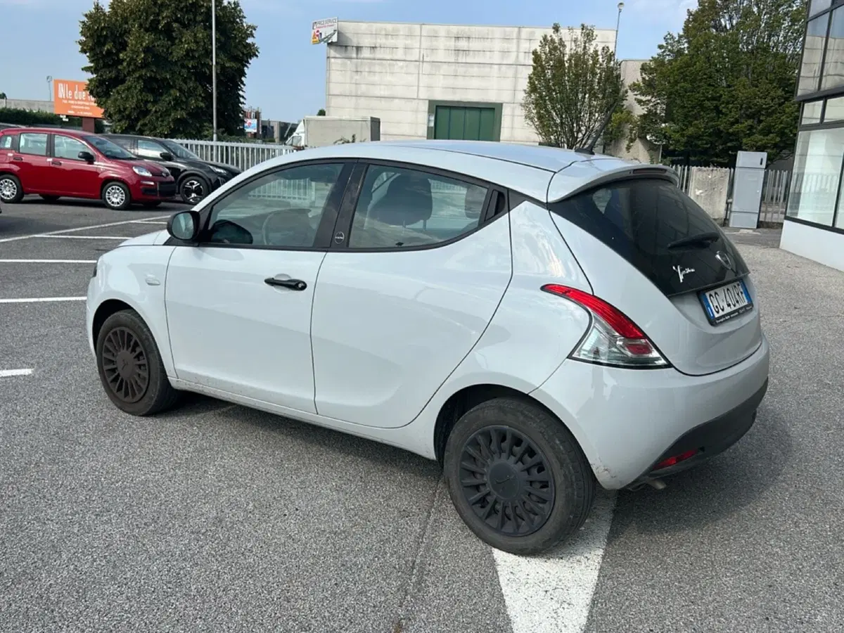Lancia Ypsilon usata a Bergamo (3)