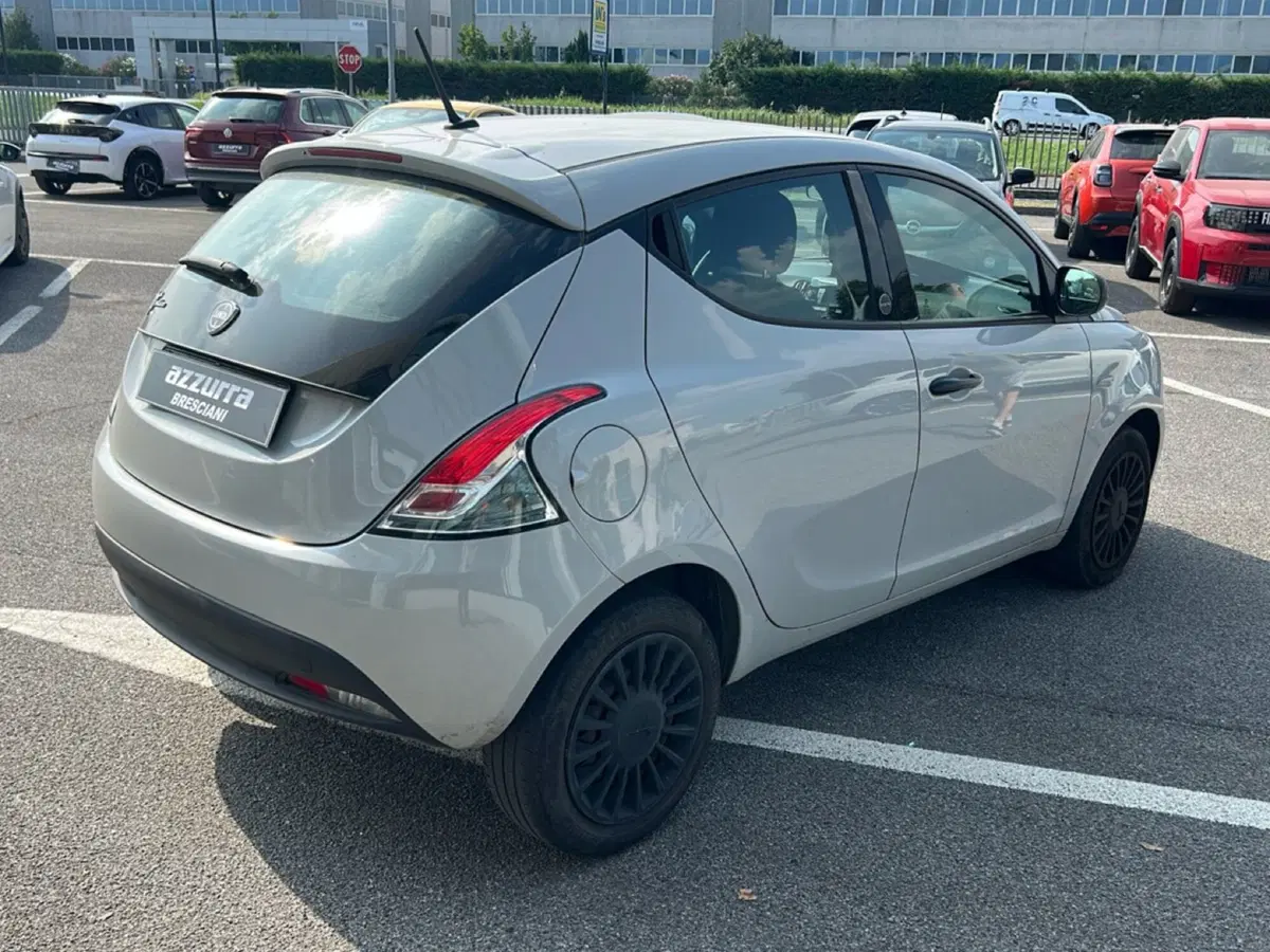 Lancia Ypsilon usata a Bergamo (5)