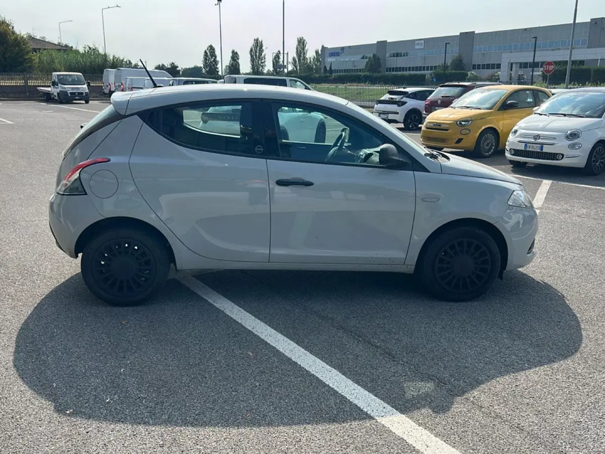 Lancia Ypsilon usata a Bergamo (6)