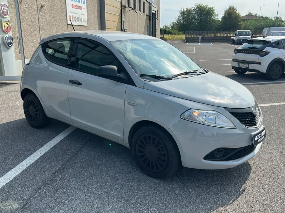 Lancia Ypsilon usata a Bergamo (7)
