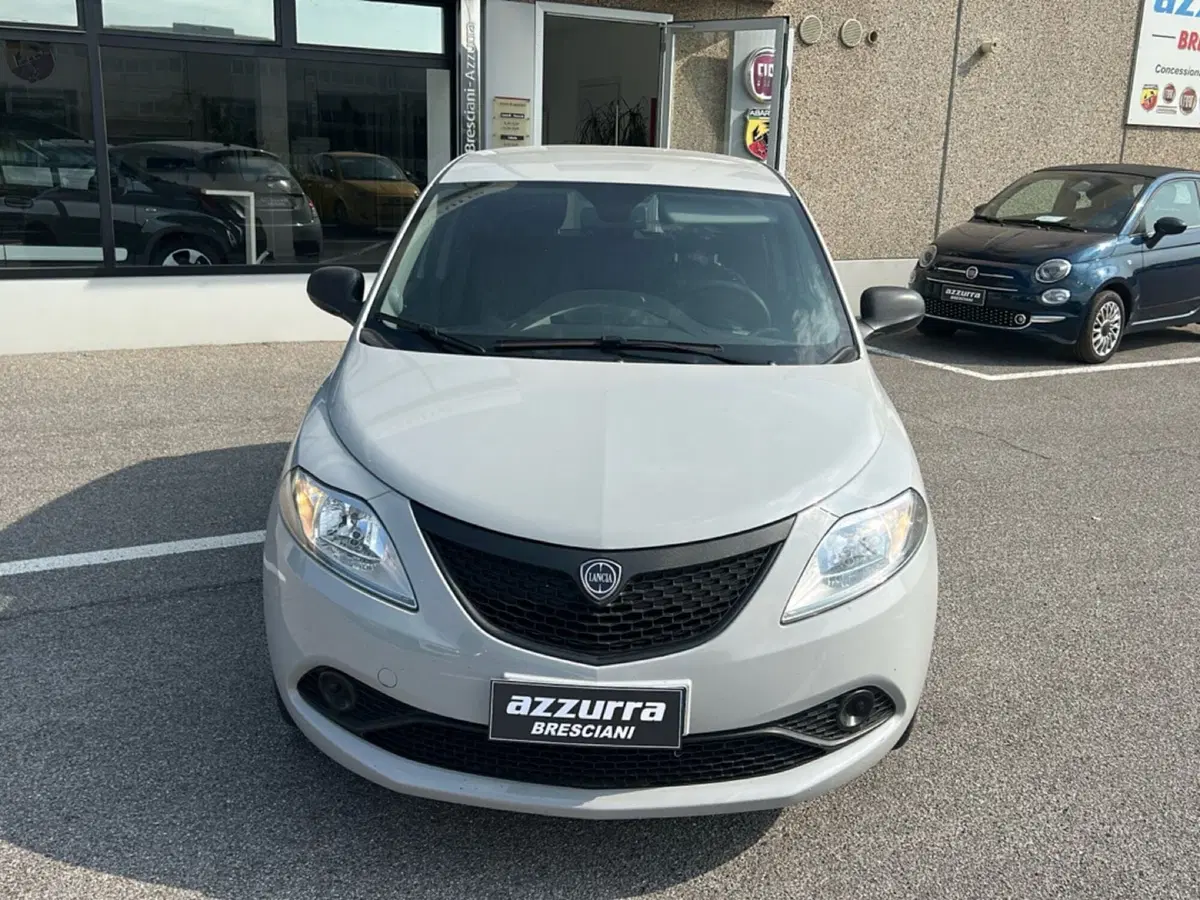 Lancia Ypsilon usata a Bergamo (8)