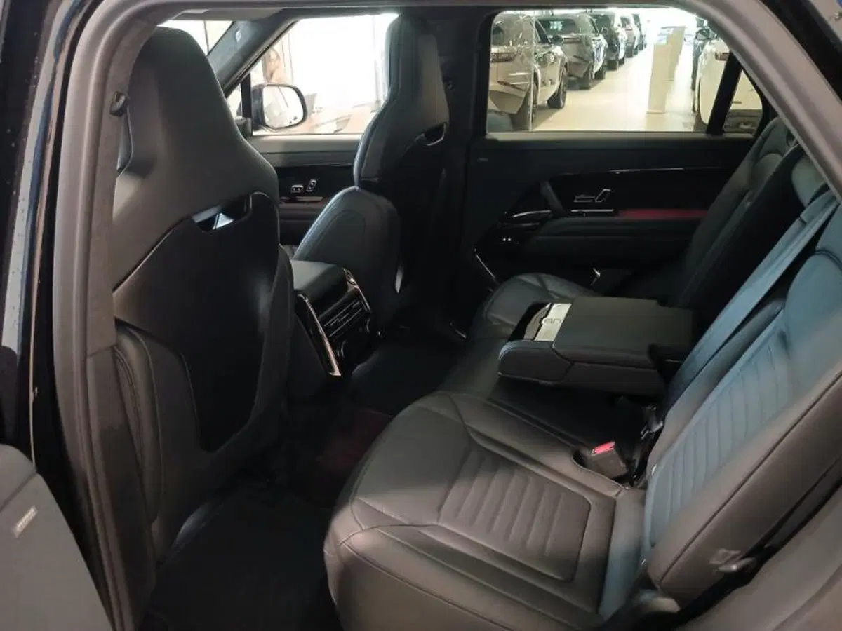 Land Rover Range Rover Sport usata a Venezia (11)