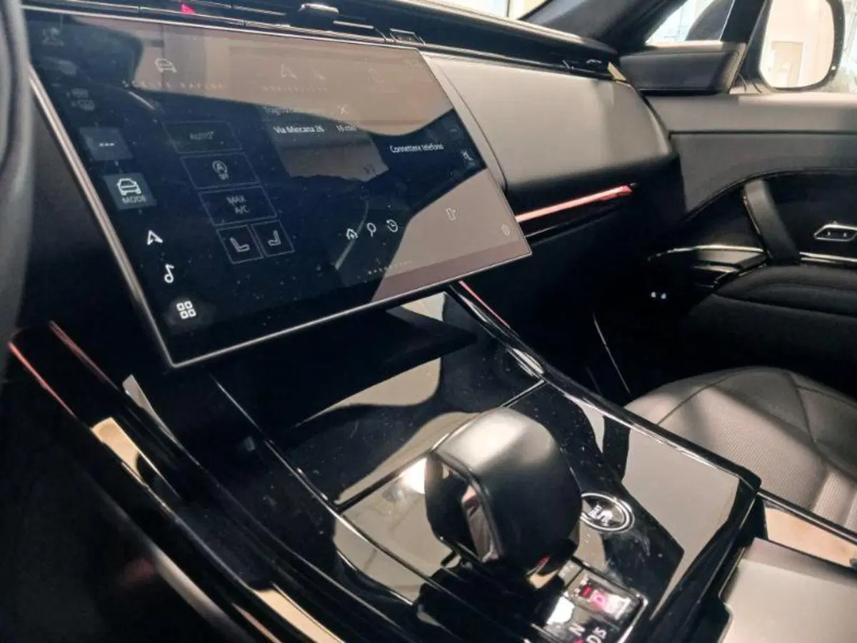 Land Rover Range Rover Sport usata a Venezia (17)