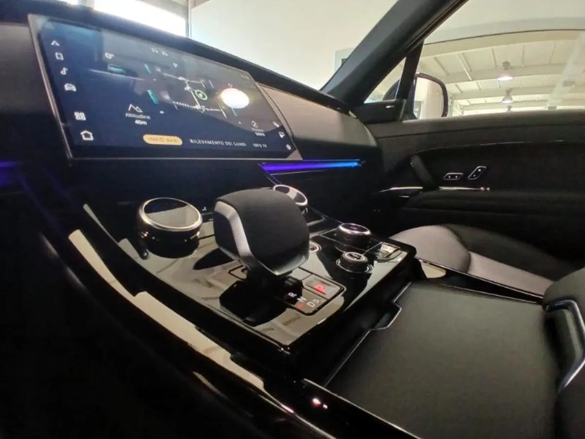 Land Rover Range Rover Sport usata a Venezia (16)