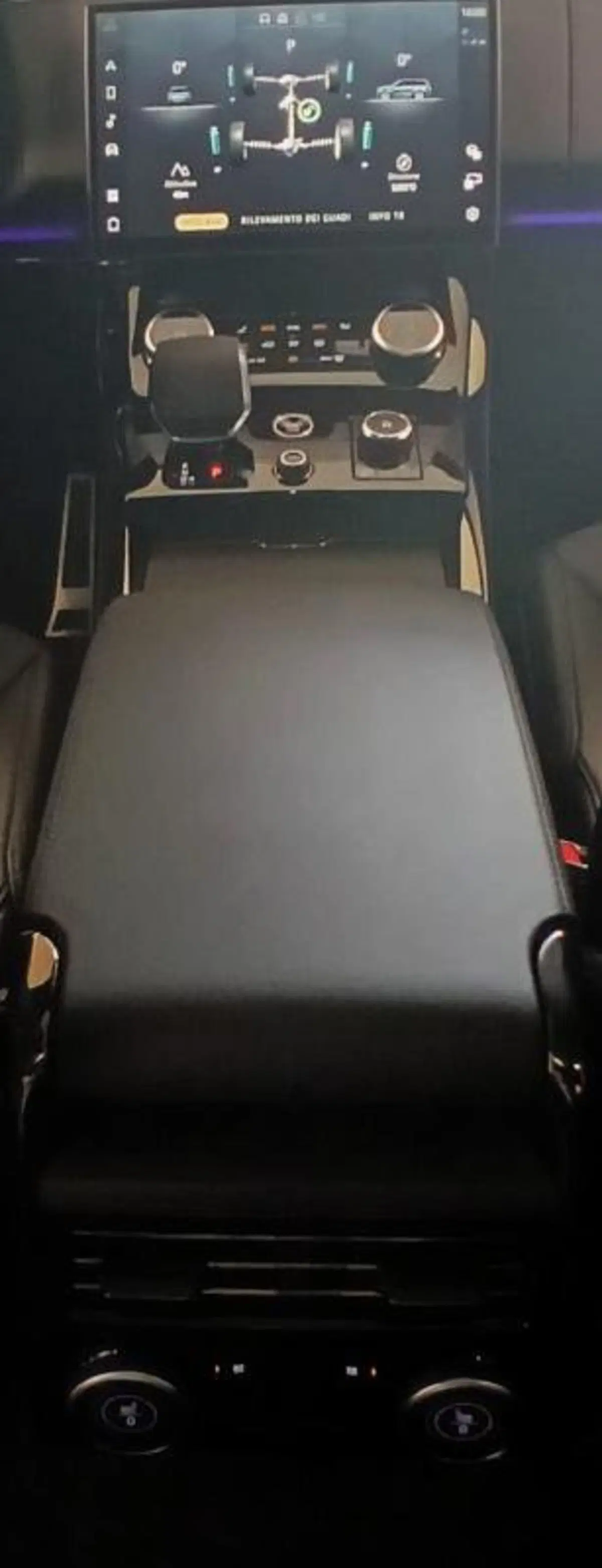 Land Rover Range Rover Sport usata a Venezia (17)