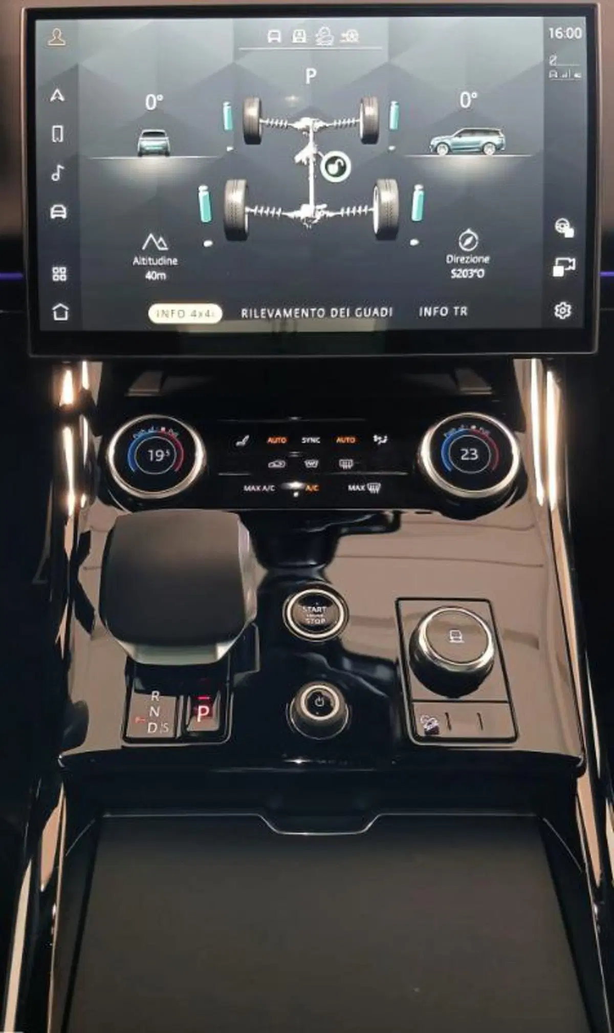 Land Rover Range Rover Sport usata a Venezia (18)