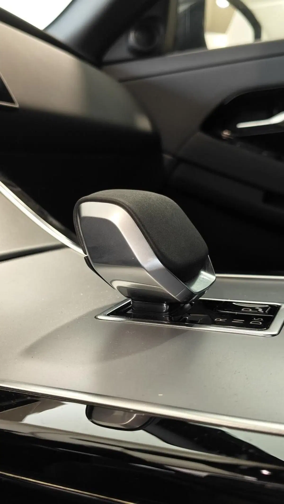 Land Rover Range Rover Evoque usata a Venezia (17)