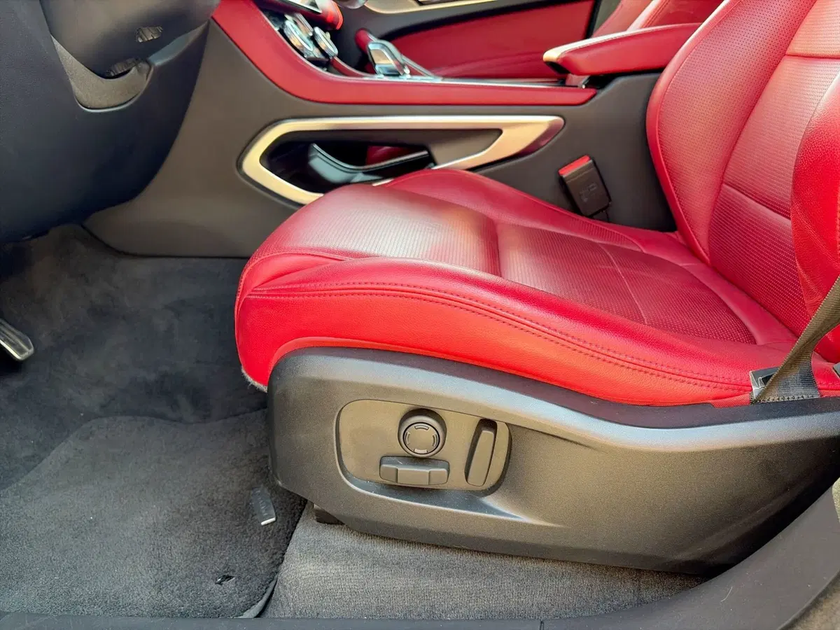 Jaguar F-Pace usata a Modena (13)