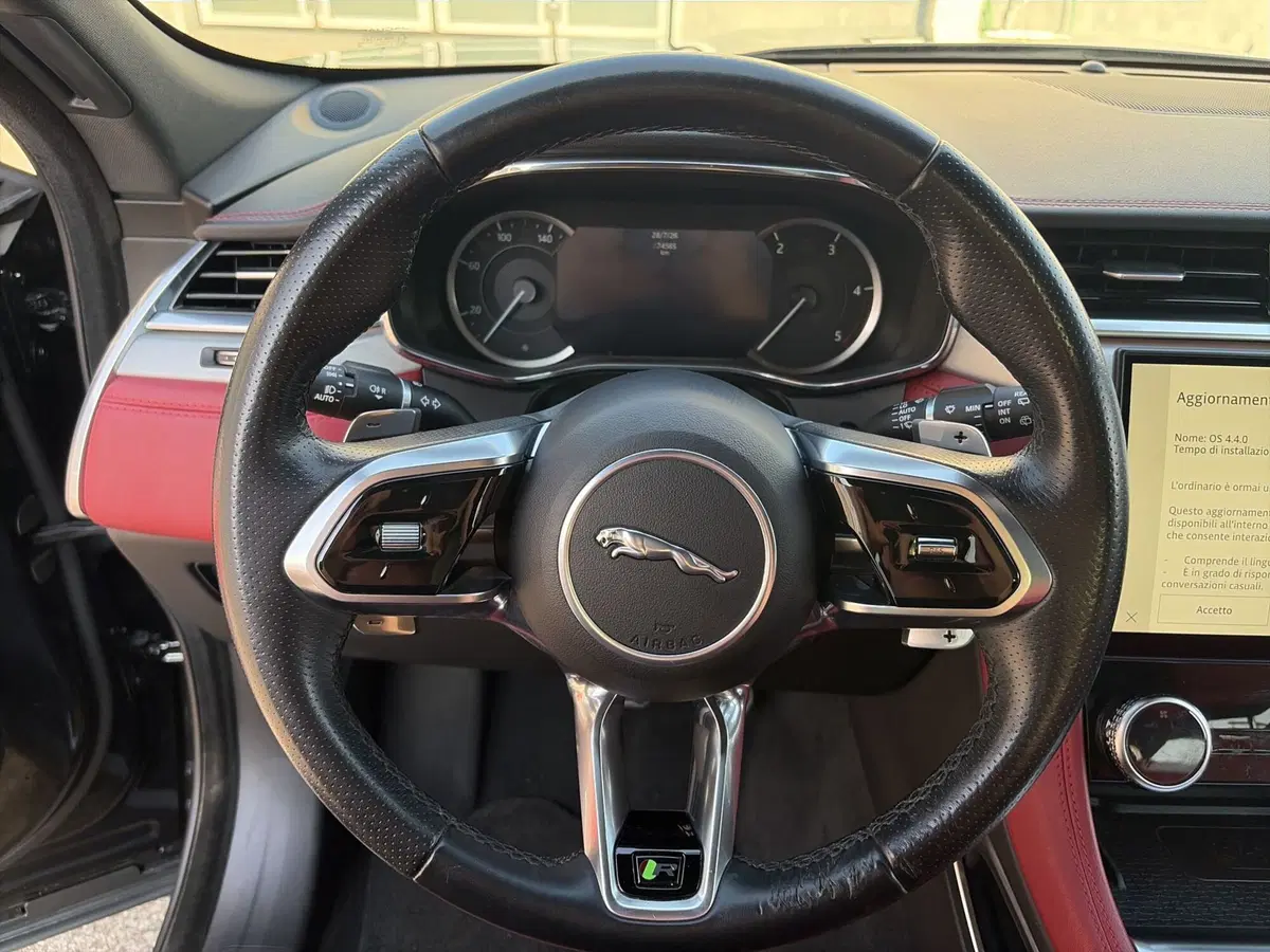 Jaguar F-Pace usata a Modena (18)