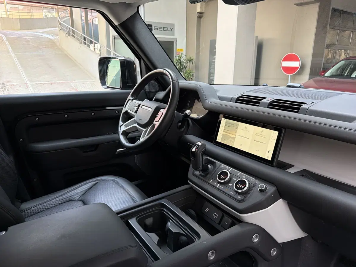 Land Rover Defender usata a Modena (14)