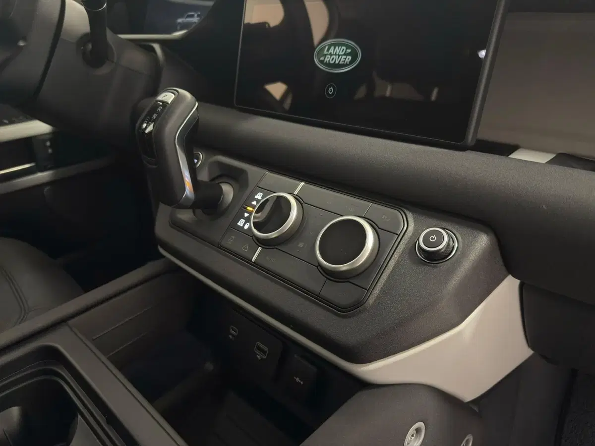 Land Rover Defender usata a Novara (14)
