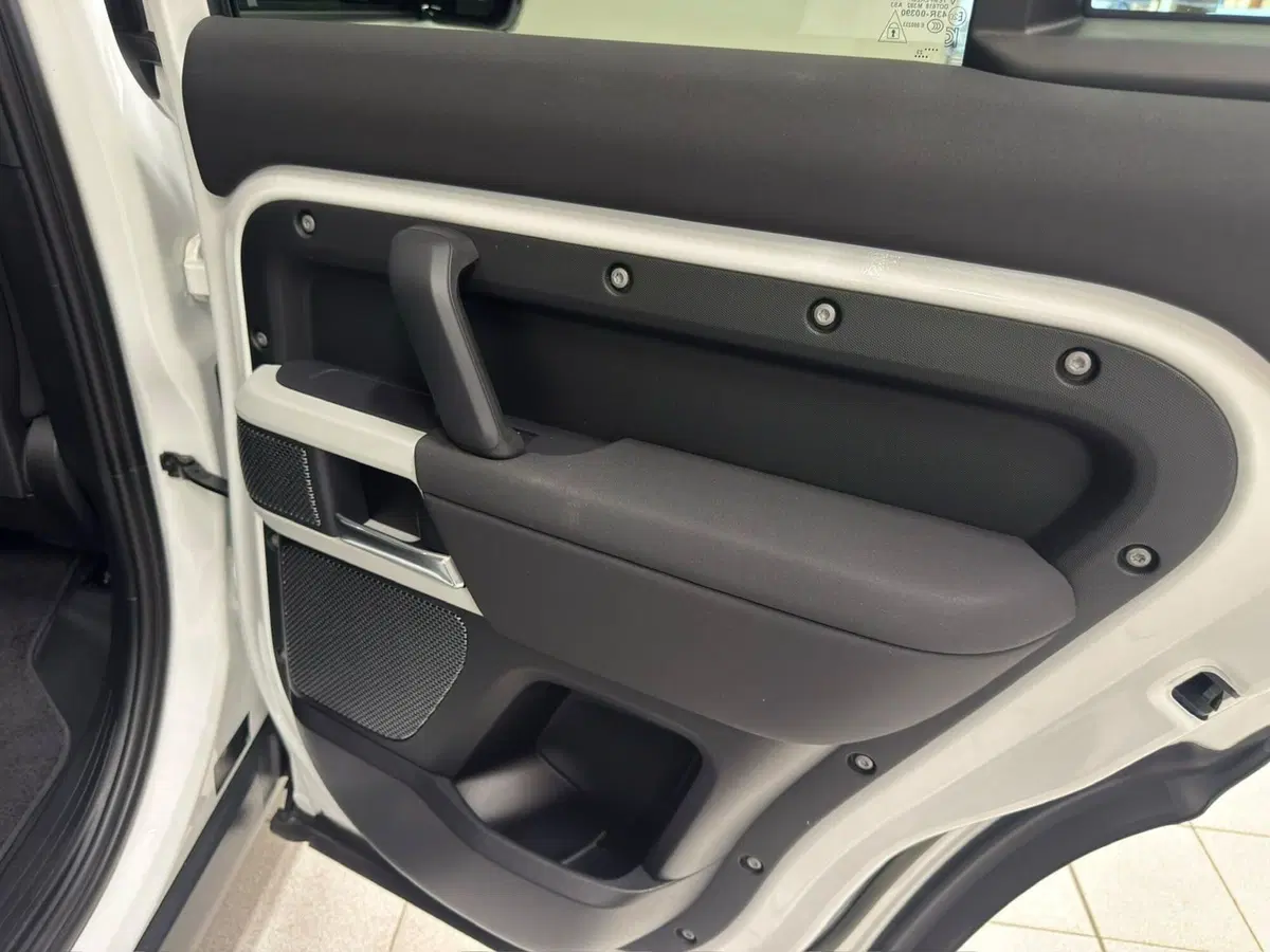 Land Rover Defender usata a Novara (16)