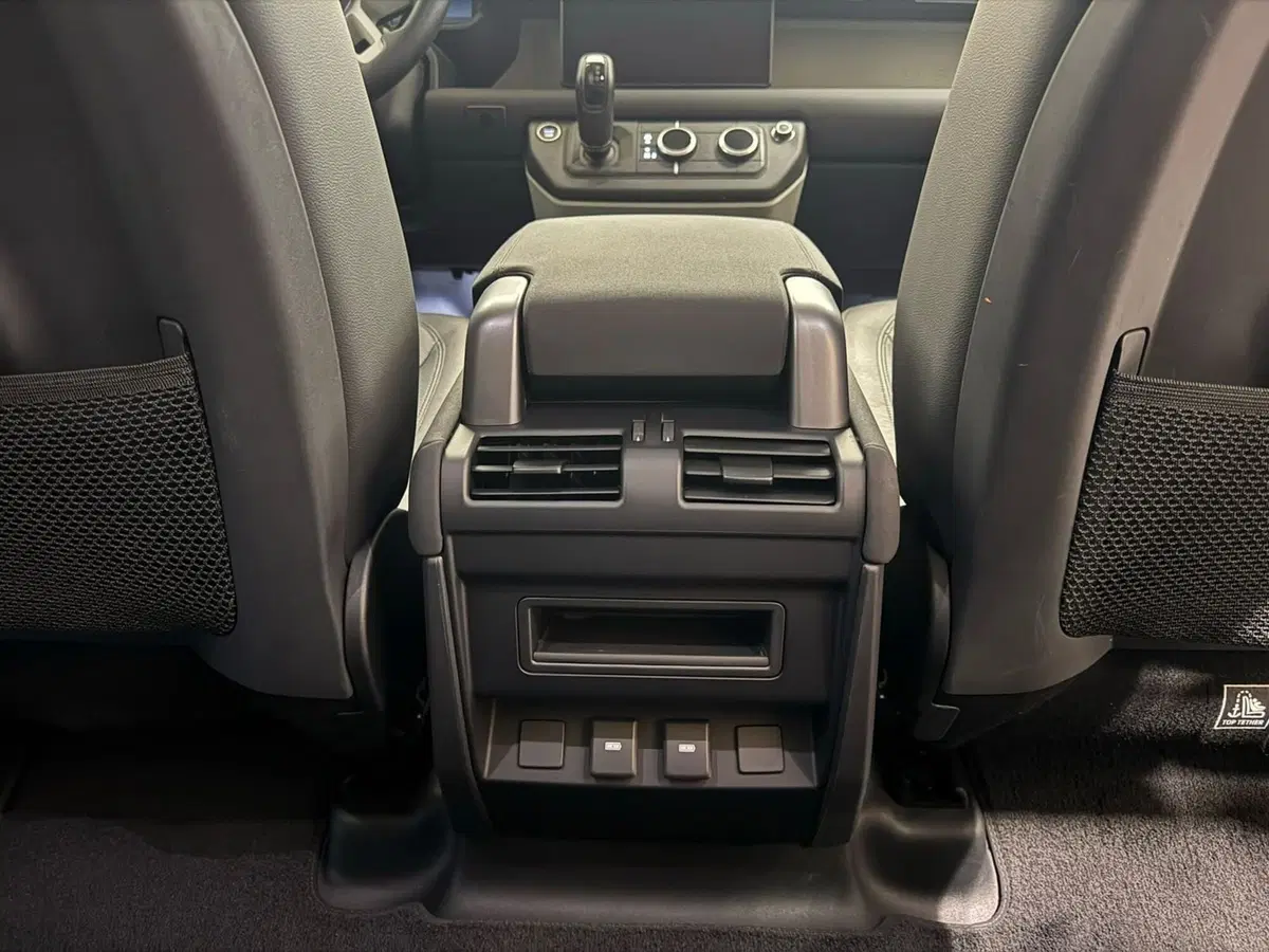 Land Rover Defender usata a Novara (18)