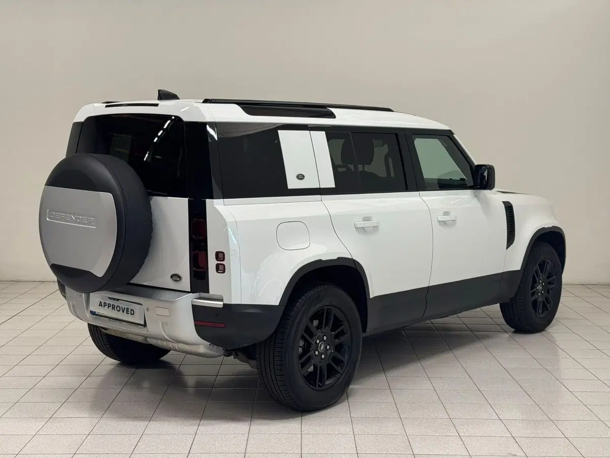 Land Rover Defender usata a Novara (2)