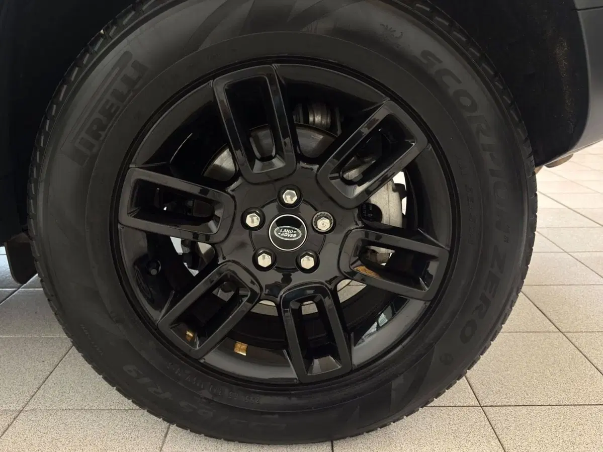 Land Rover Defender usata a Novara (9)