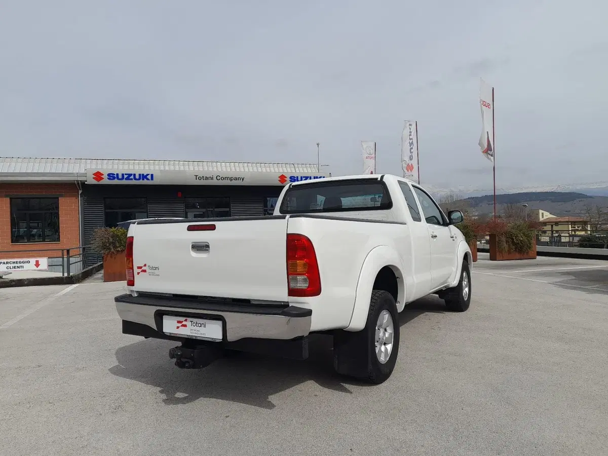 Toyota Hilux usata a L'Aquila (18)