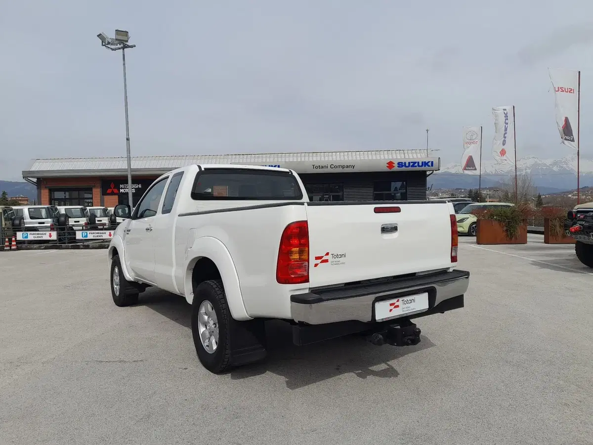Toyota Hilux usata a L'Aquila (3)