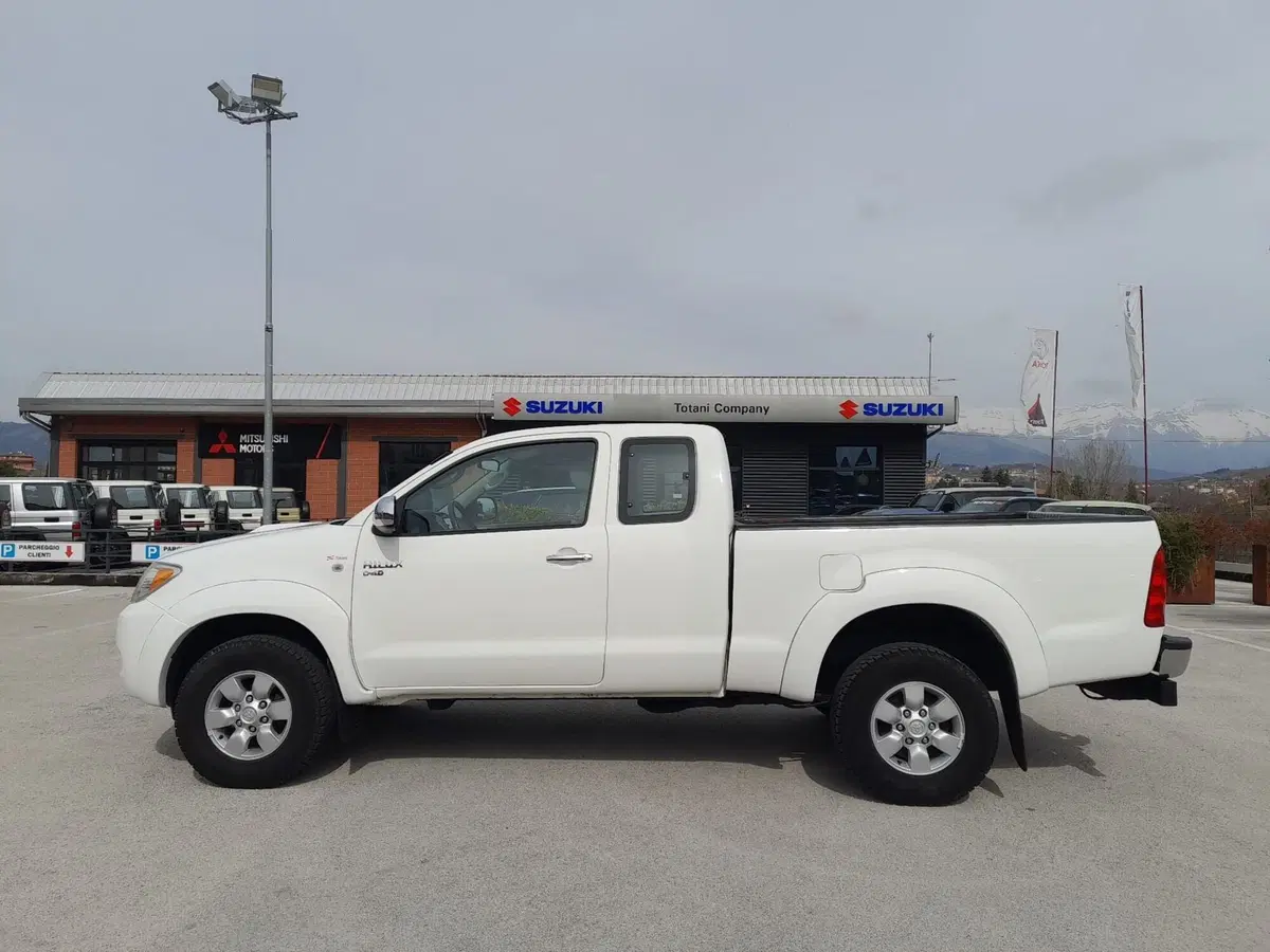 Toyota Hilux usata a L'Aquila (4)